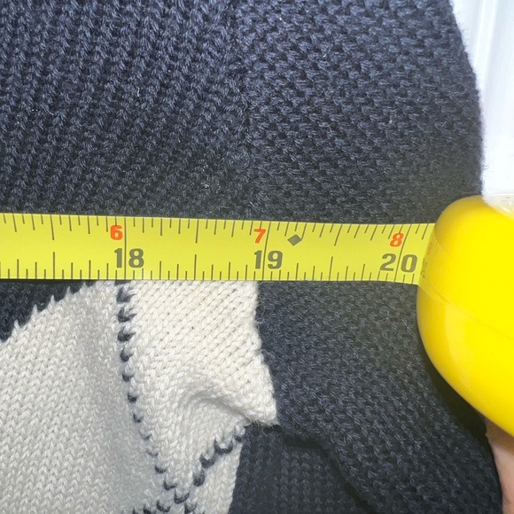 Brandy Melville Argyle Sweater - Picture 3 of 7